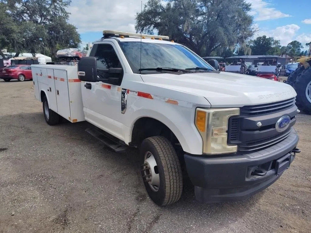 2017 Ford F350 UTILITY RUNS/MOVES