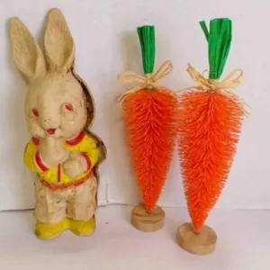 2 Carrot Shaped D�cor made of Brush X-Mas Trees &