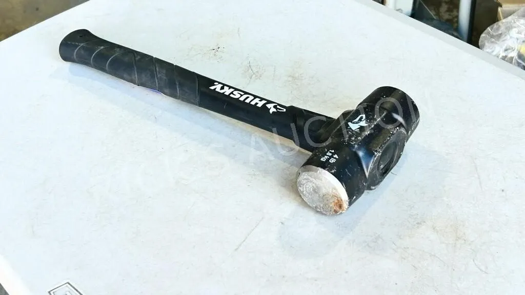 Husky 4lb hammer w/ fiberglass handle