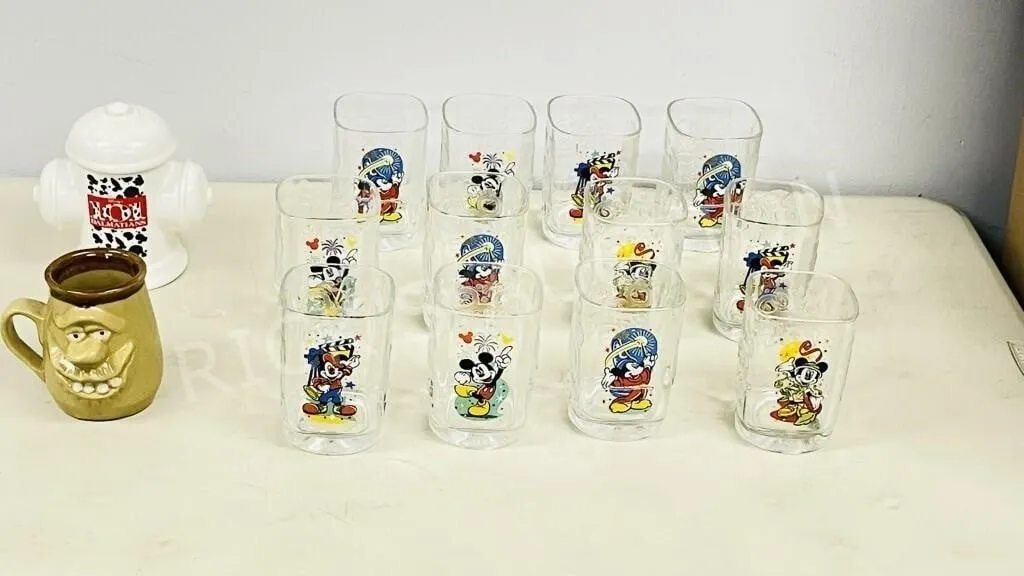 12 Disney Mickey glasses & 2 ceramic mugs