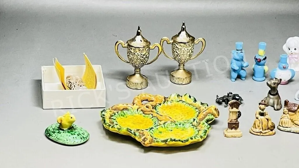 lot misc nic nacs & wade critters