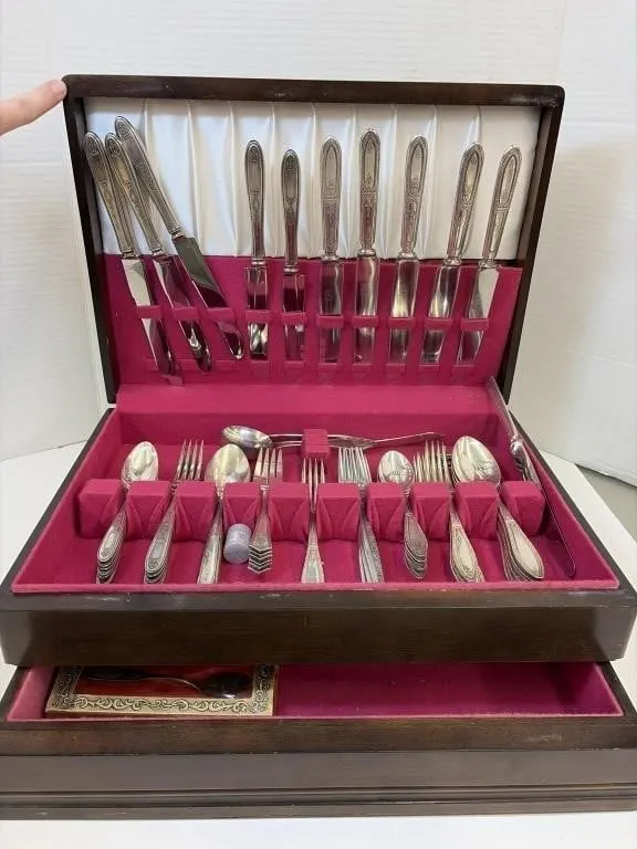 Cutlery Set in 2 Drawer Wooden Chest
