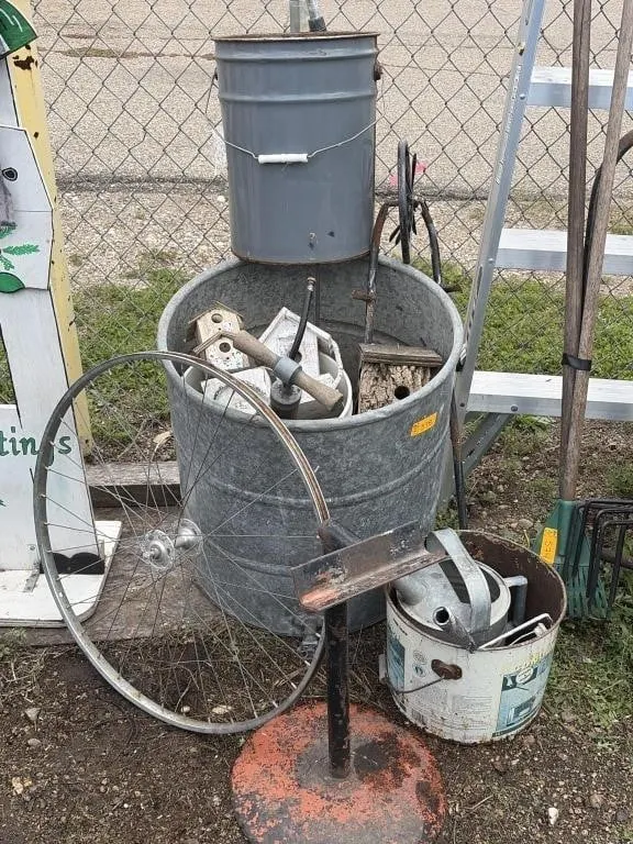 Rain Bin w/ Tap and other garden/Lawn Supplies