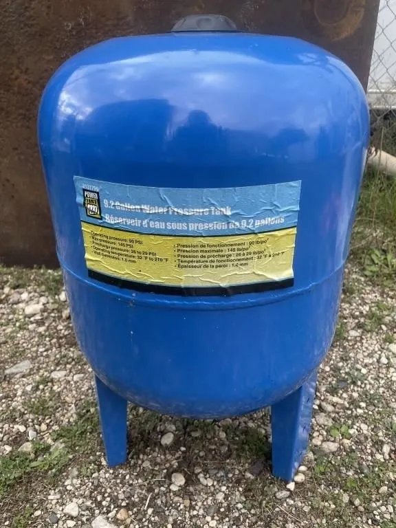 Power Fist 9.2 gallon Wayer Pressure Tank.