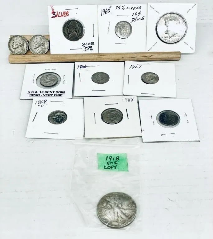 Collection of US American coins. Includes a copy