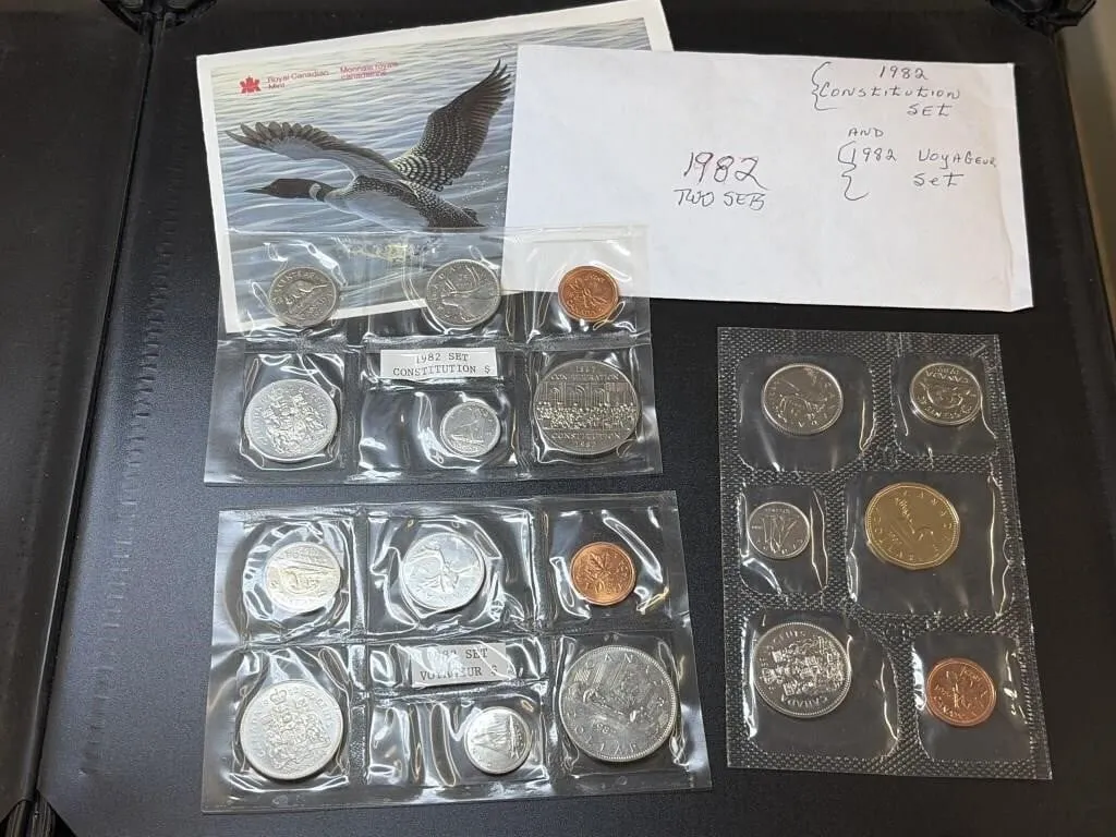 Two Varieties 1982 Mint Sets - Constitution and