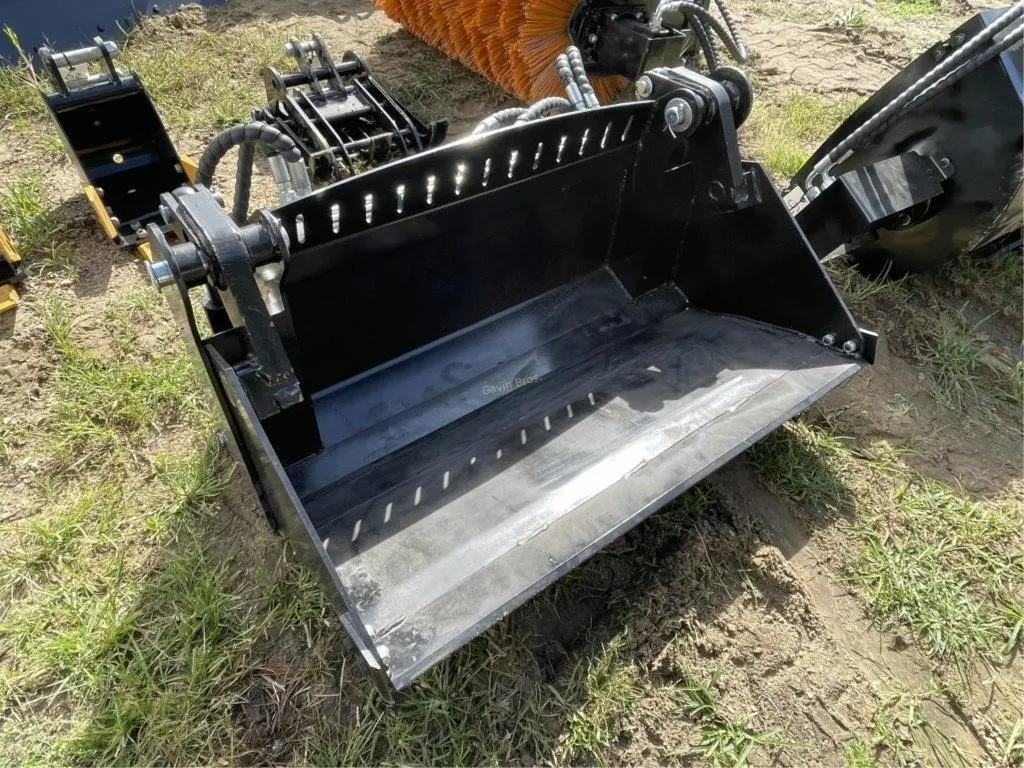 Mini Skidsteer 38" Hydraulic Bucket