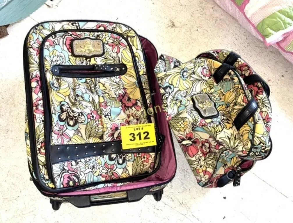 LUGGAGE SET - NEEDS CLEANED