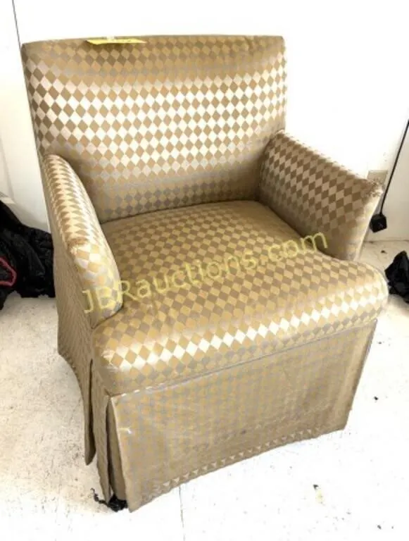 CHIC SITTING CHAIR