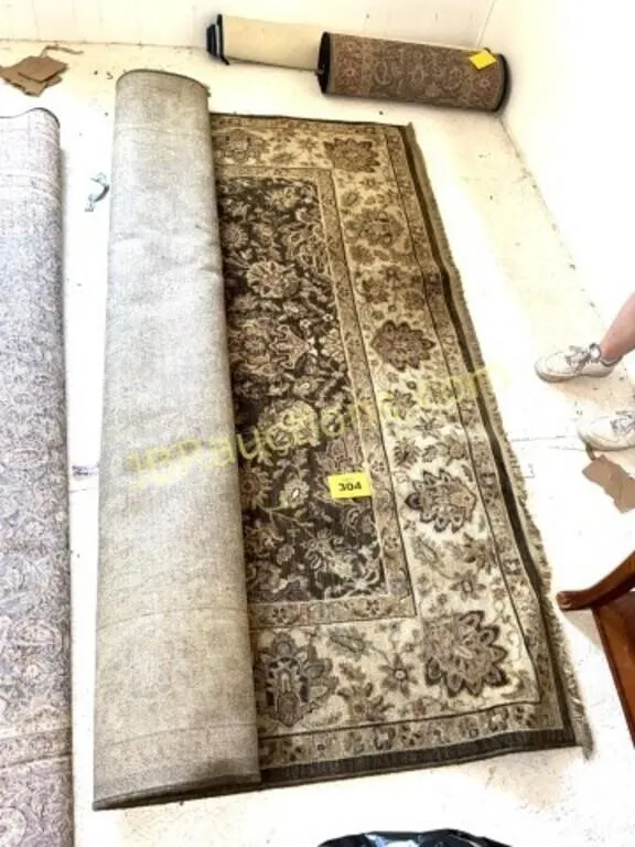 AREA RUG