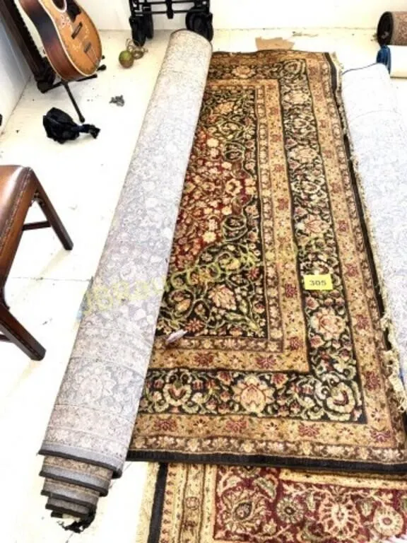 AREA RUG