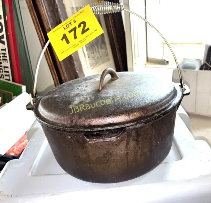 CAST ITON POT WITH LID