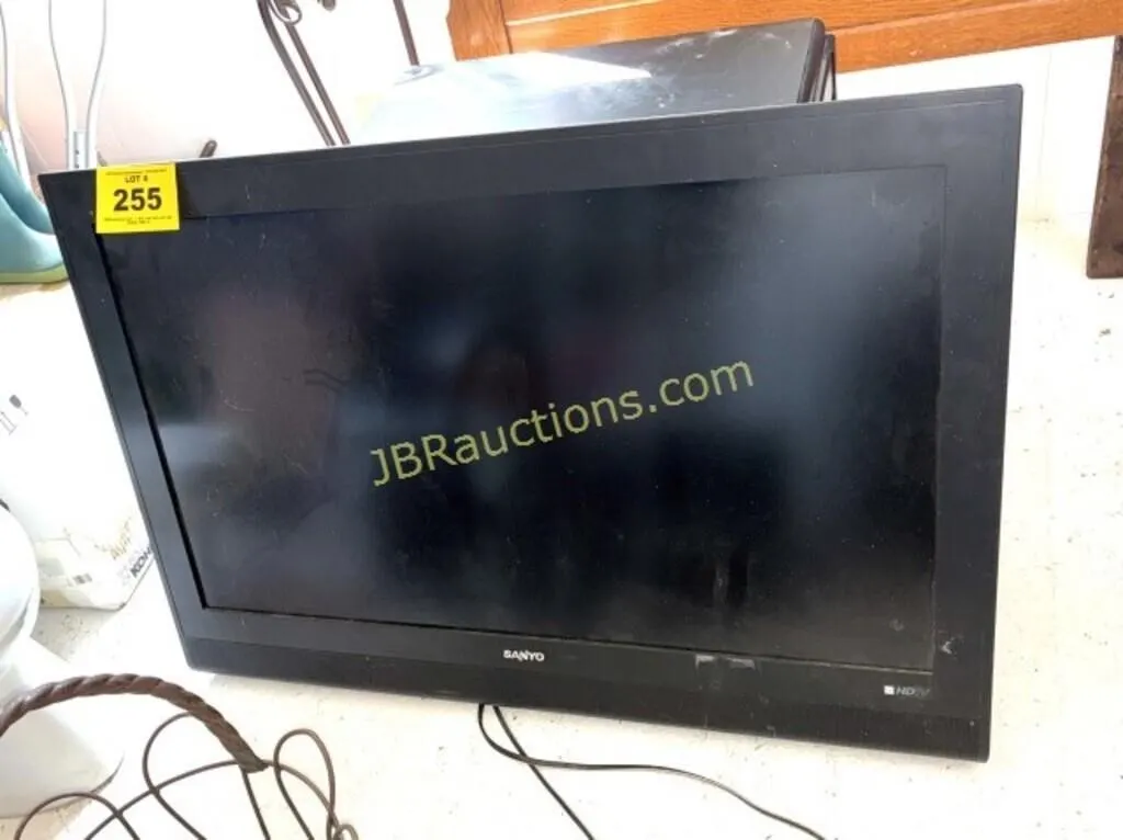 SANYO FLAT SCREEN TV