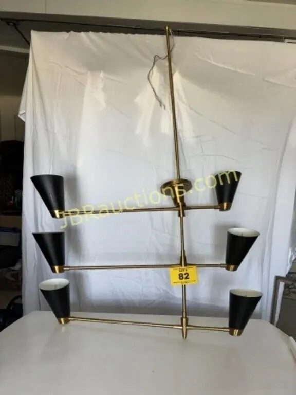 ADJUSTABLE HANGING LIGHT FIXTURE - USED
