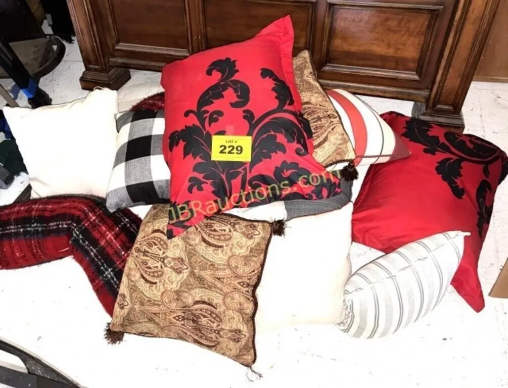 THROW PILLOWS