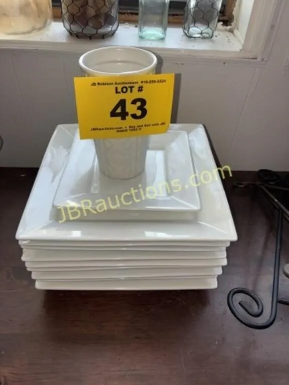 WHITE PLATES
