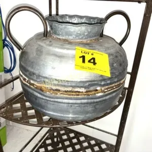 METAL PLANTER