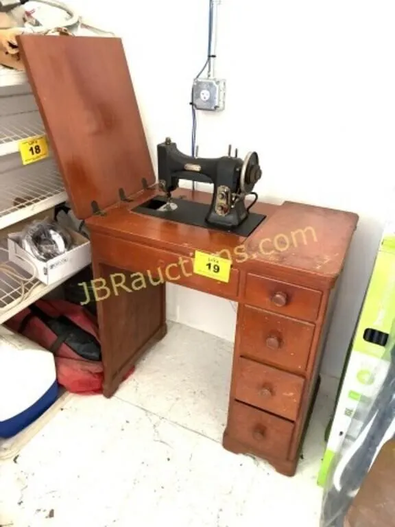 WHITE CABINET SEWING MACHINE
