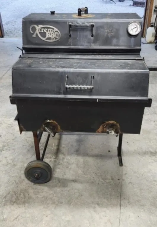 Xtreme Freestanding Charcoal Smoker & Grill