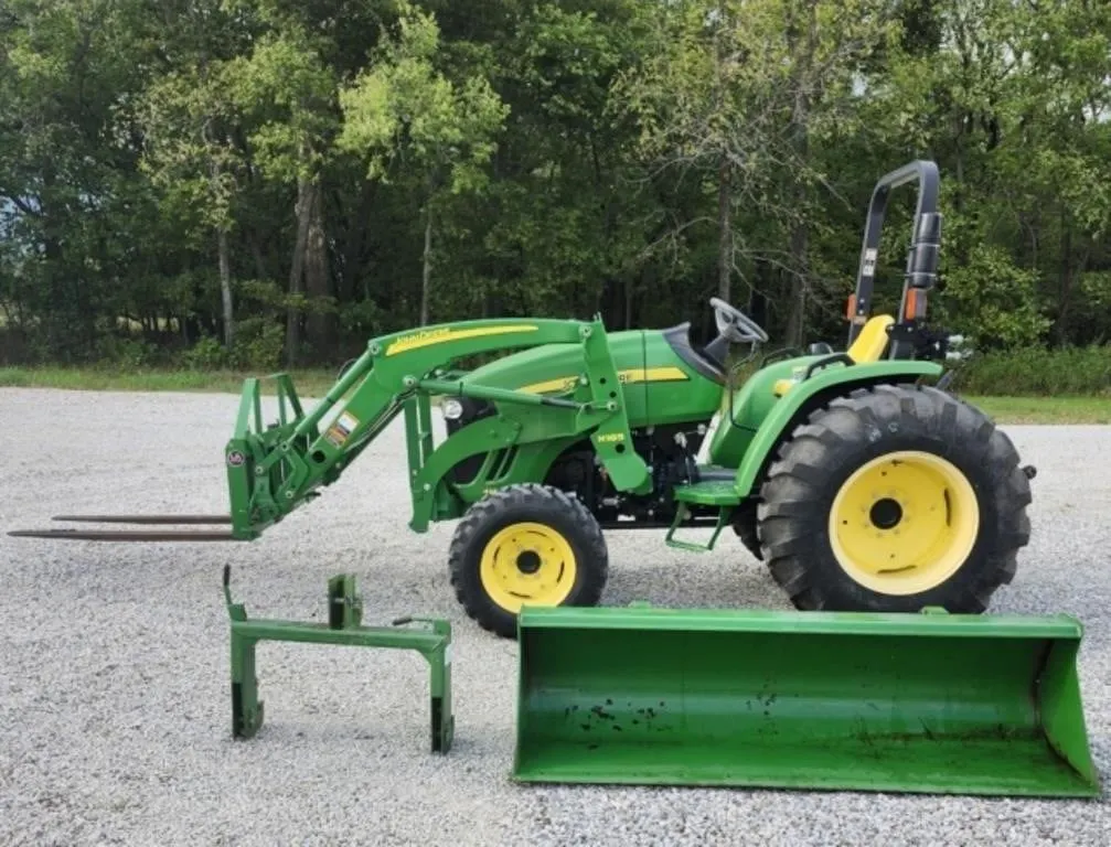 JD 4105 w/Loader, Bucket, Forks & Quick Hitch