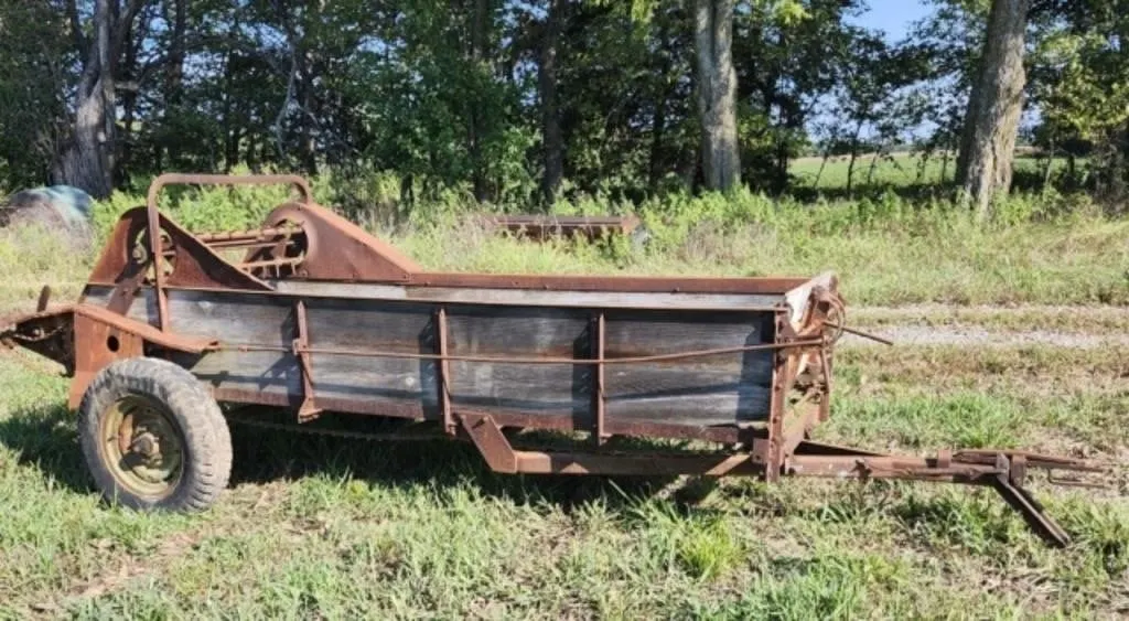 10' Wheel Driven Wooden Floor Manure Spreader