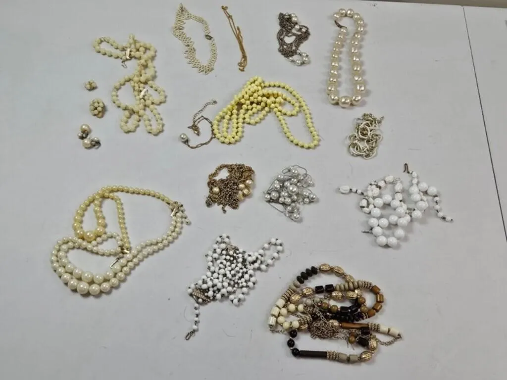 Mixed Beaded Jewelry Lot (20+pc)