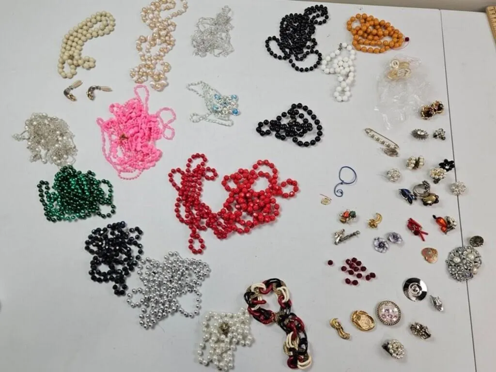 Mixed Costume Jewelry & Beaded Necklace Assortment