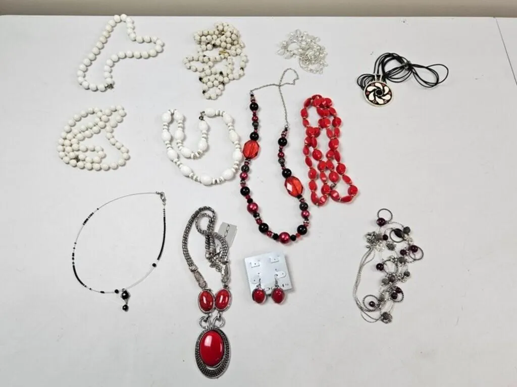 Mixed Costume Jewelry & Beaded Necklace Assortment