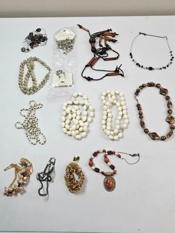 Mixed Costume Jewelry Assortment (16pc)