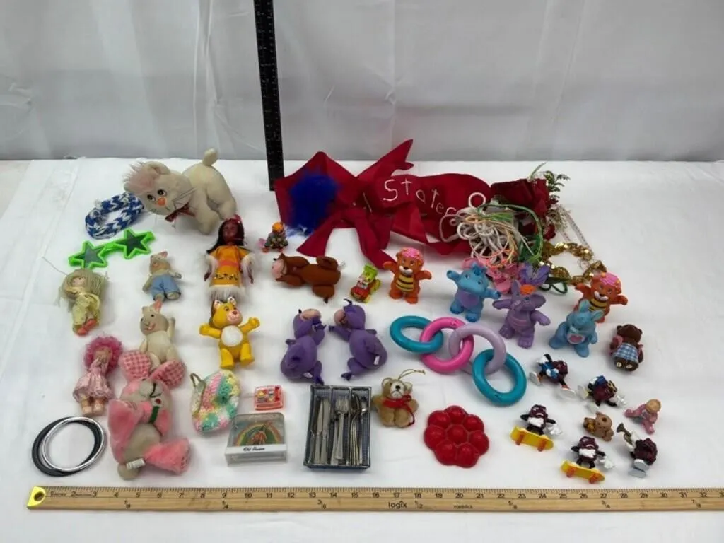 Toy & Novelty Collectibles Mixed Lot