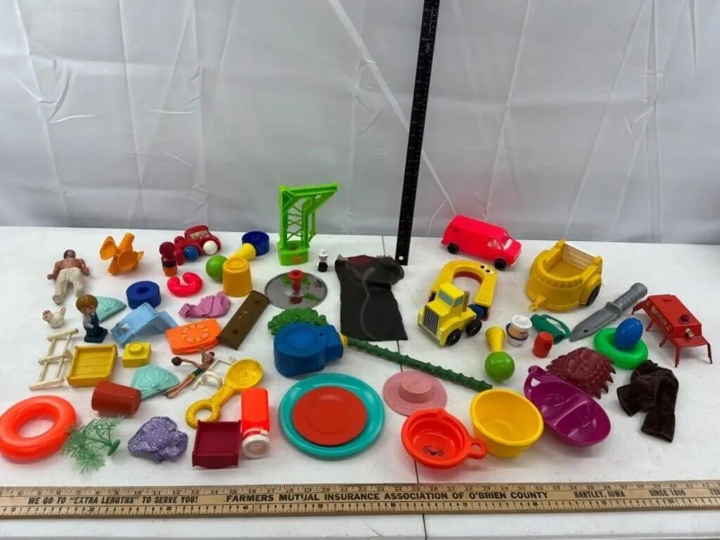 Mixed Toy Figures, Vehicles & Playset Pieces