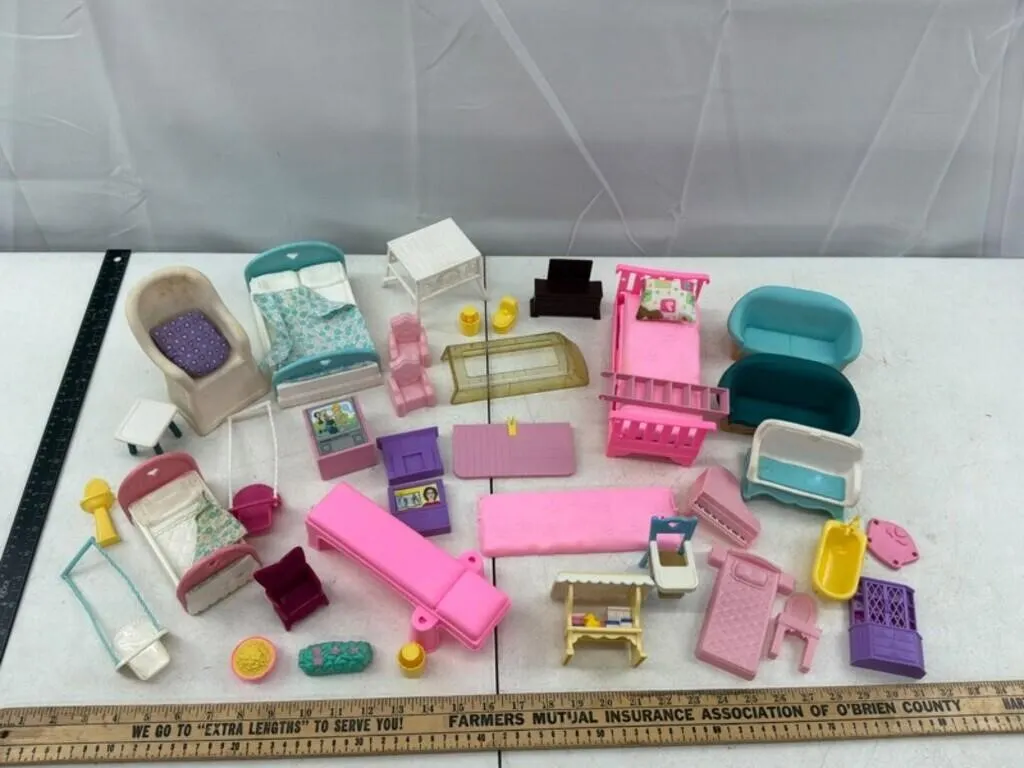 Mixed Dollhouse Furniture & Accessories