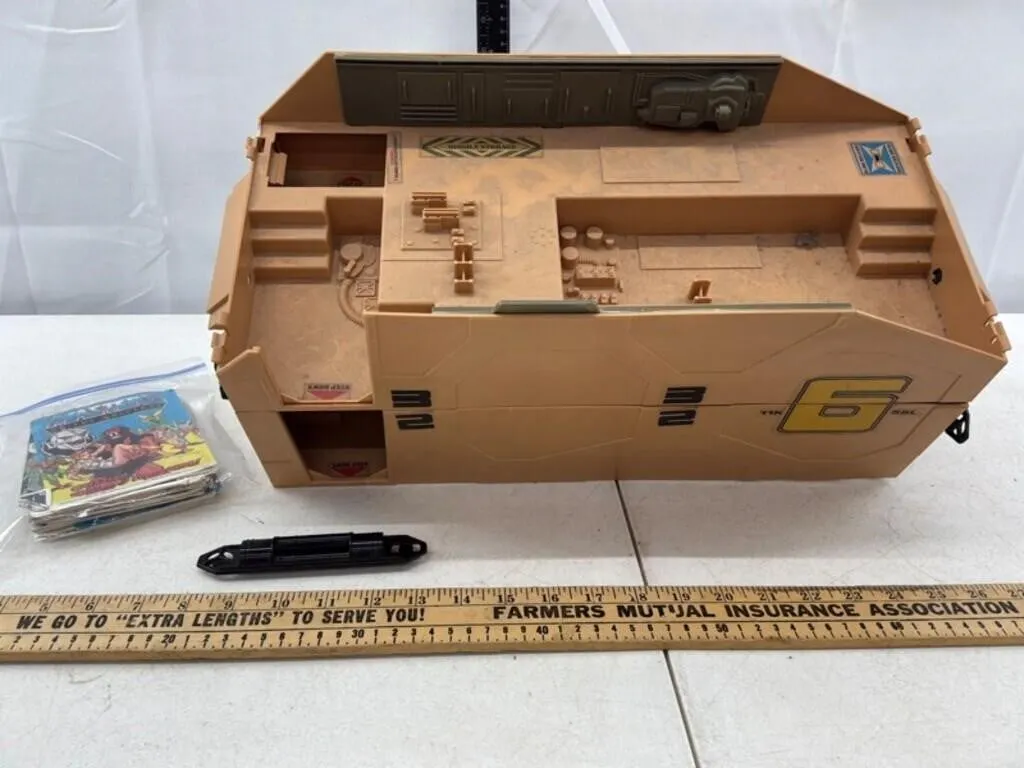 Vintage MOTU Playset M-4754 & Comics