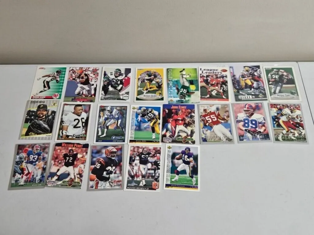 Vintage 21pc Football & Baseball Card Group