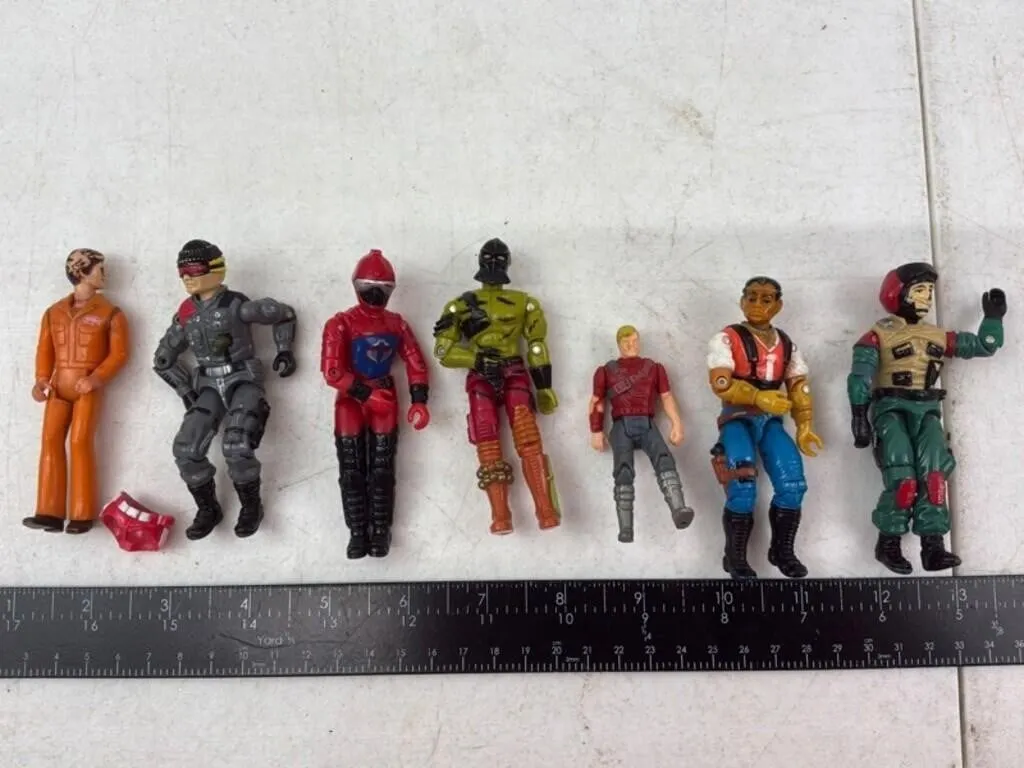 Mixed Action Figures w/ Accessory (8pc)