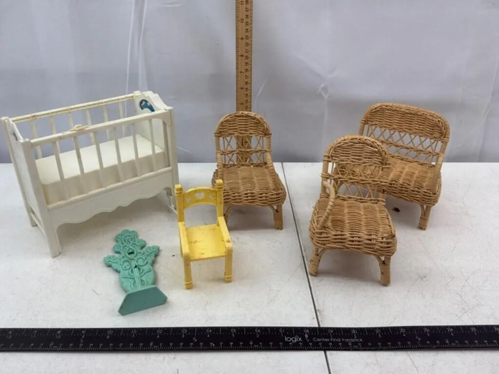 Miniature Dollhouse Furniture & Decor (Lot of 6)