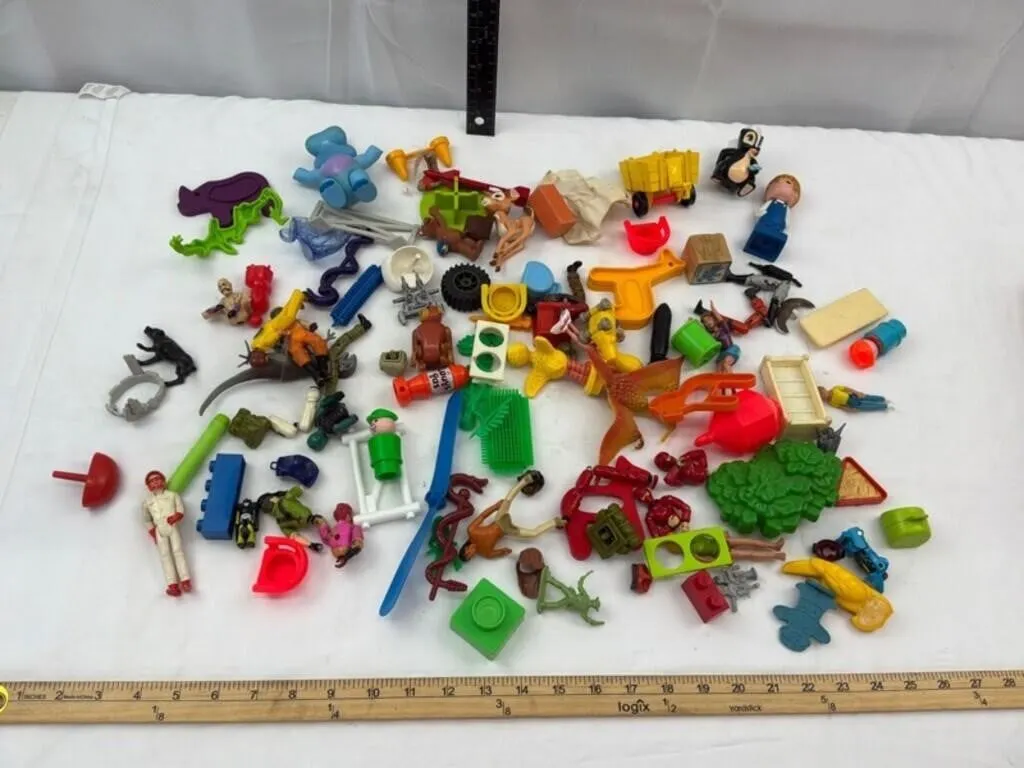 Mixed Toy Figures & Parts (Approx. 70pc)