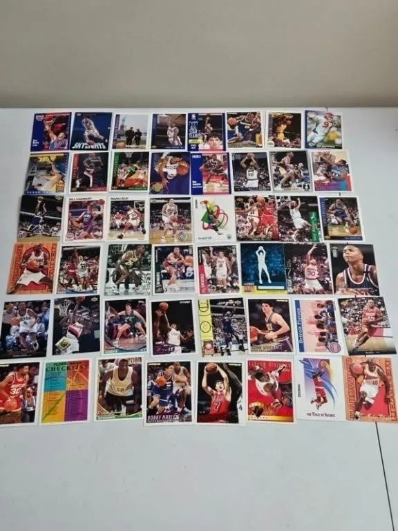40+ Vintage Basketball Trading Cards
