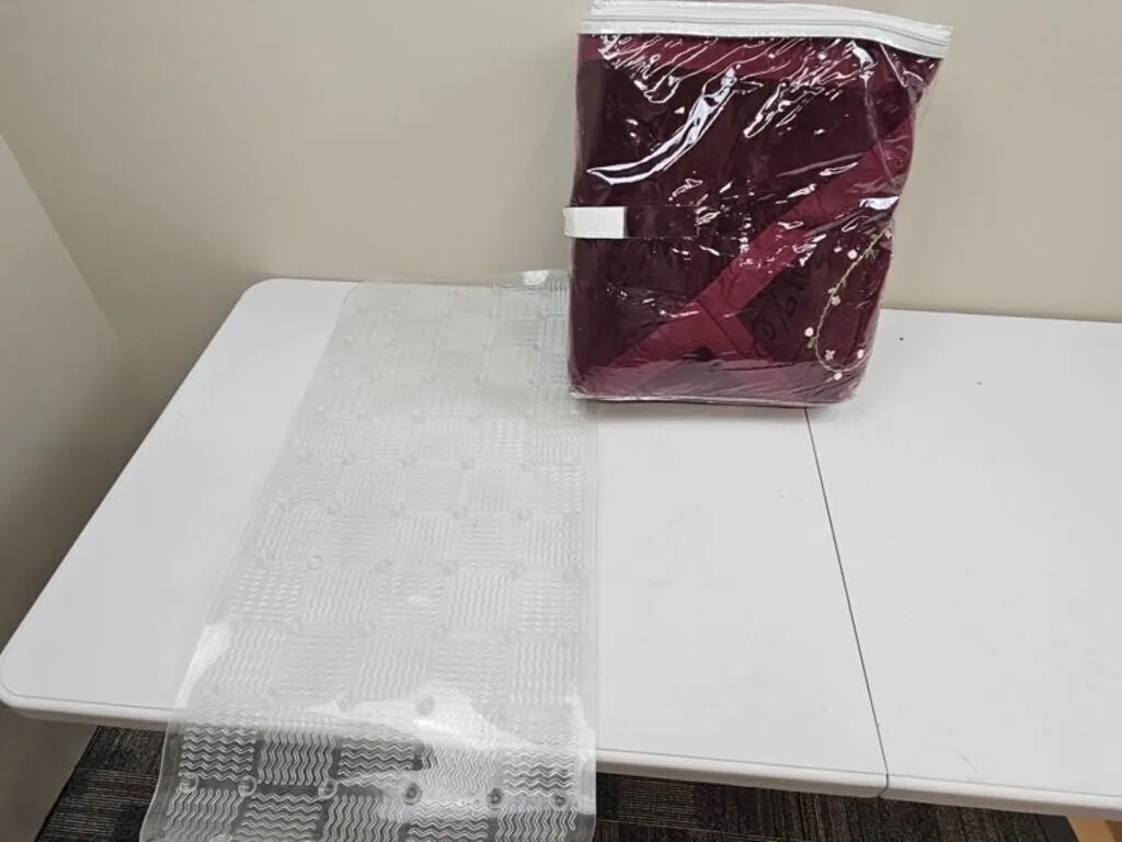 Burgundy Heart Quilt & Clear Textured Mat