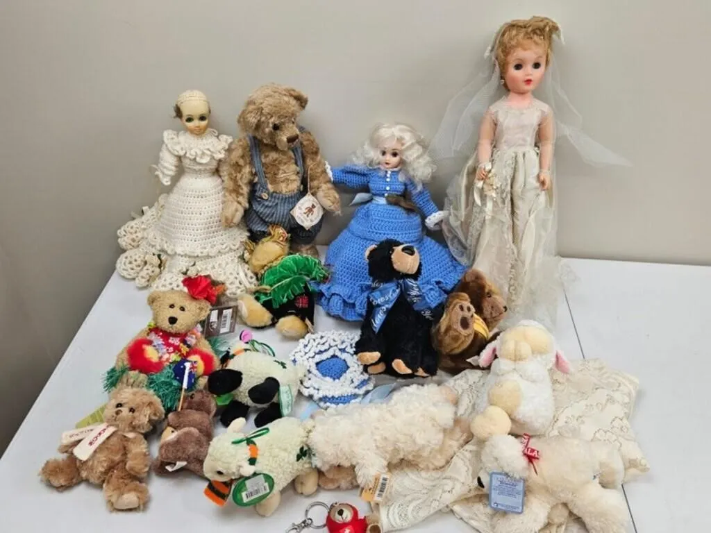 Mixed Plush, Dolls & Lace Decor (20+pc)