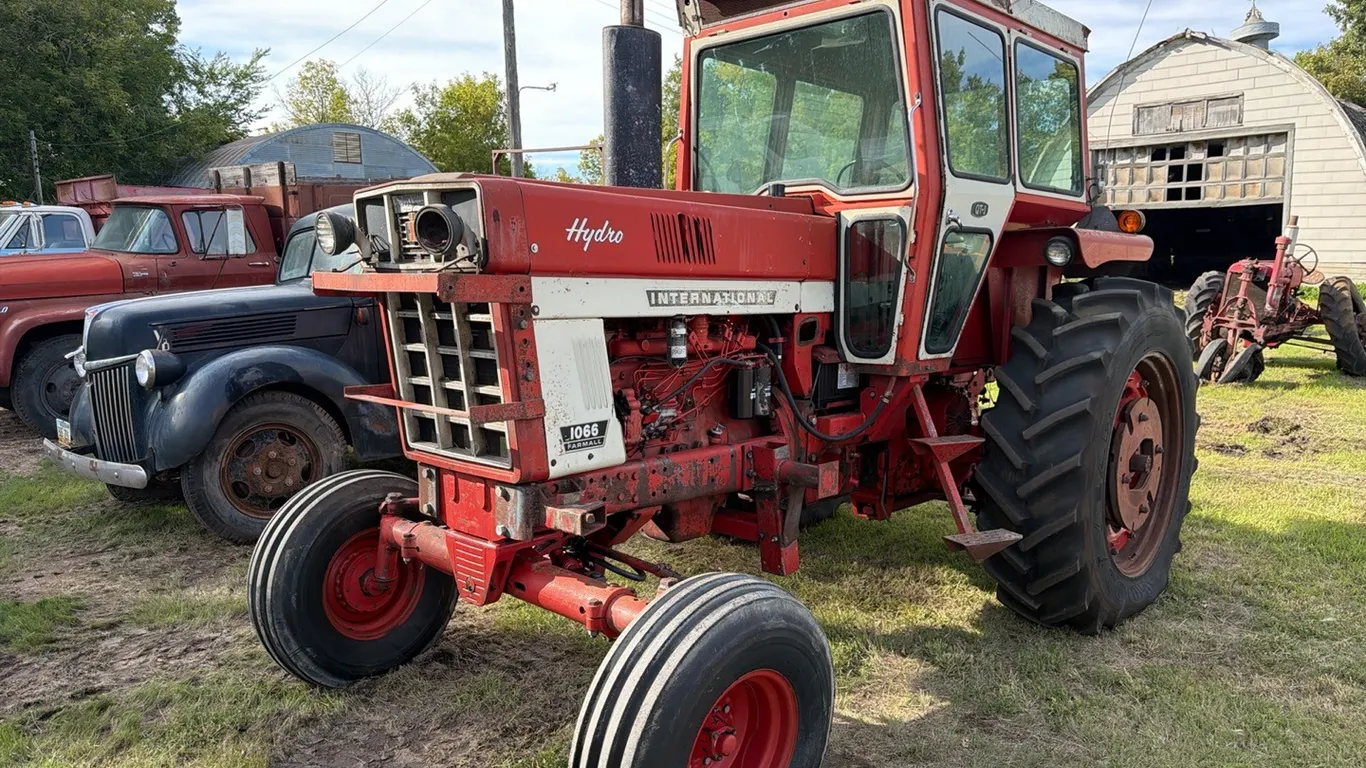 IH Farmall 1066 Hydro 2WD