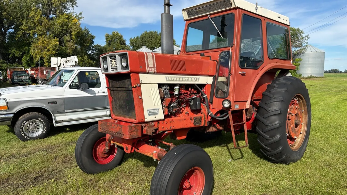 1974 IH Farmall Hydro 100 2WD