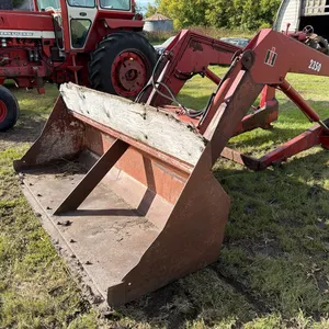 International 2350 Mount-O-Matic front loader