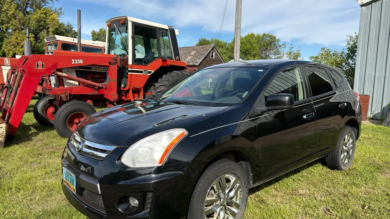2010 Nissan Rouge 8WD SUV