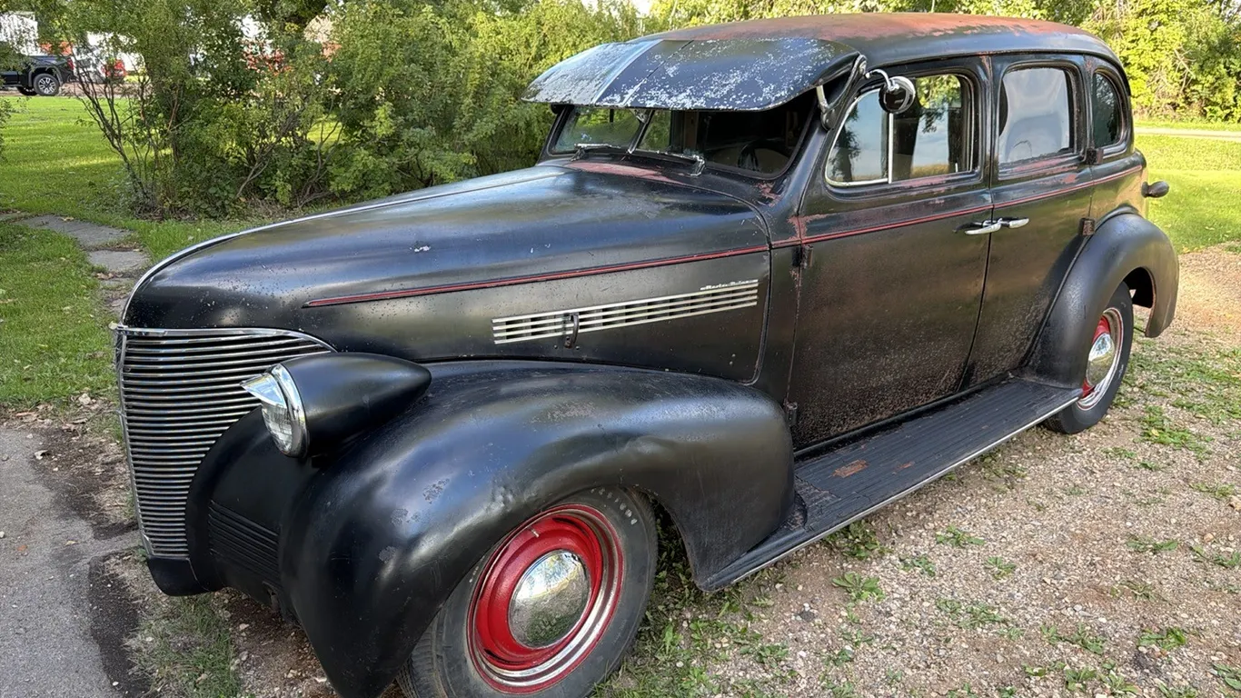 1939 Chevrolet Motor Deluxe (Non-Running)