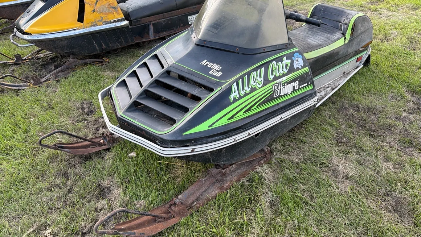 Arctic Cat EL Tigere 5000 snowmobile (Non-Running)