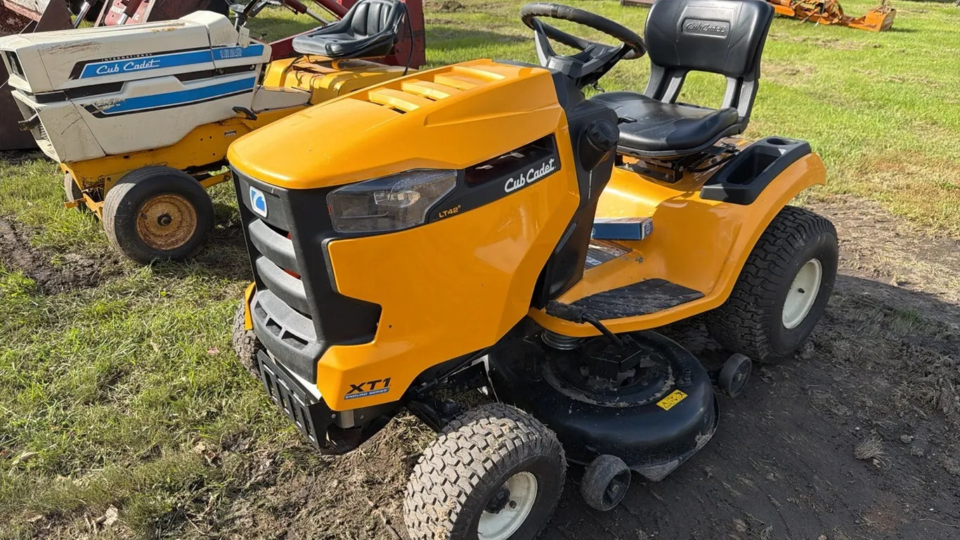 Cub Cadet XT1 Endura Series lawn tractor
