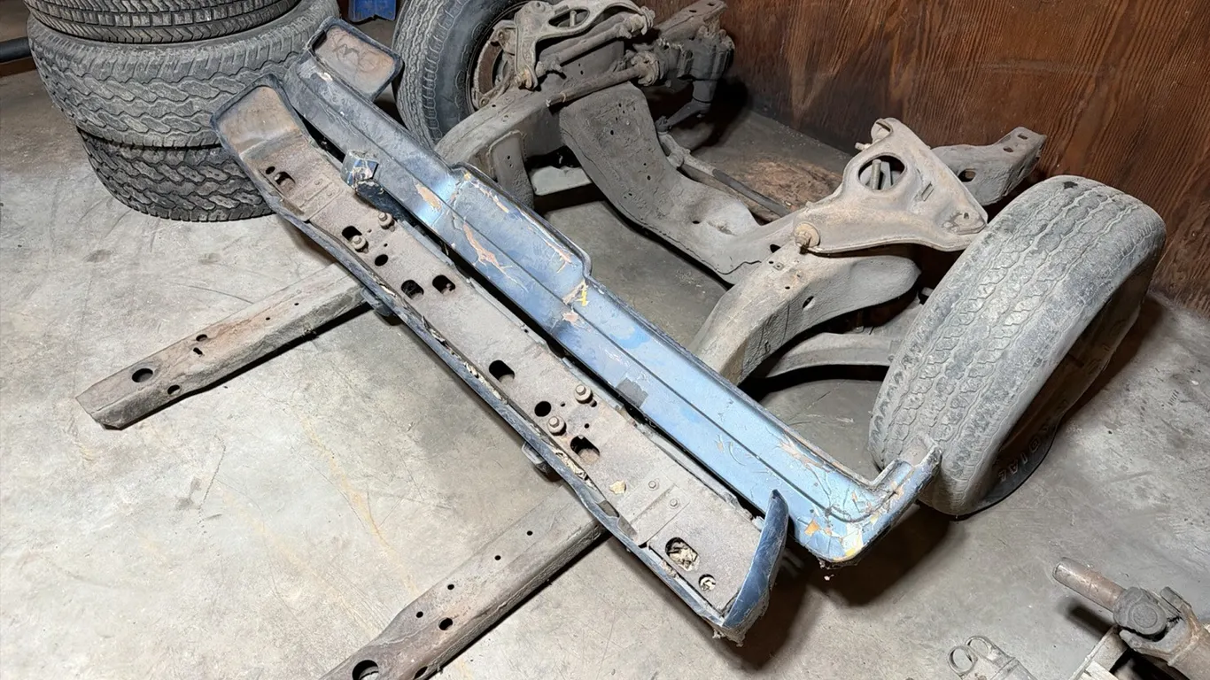 Front axle w/ 2) bumpers