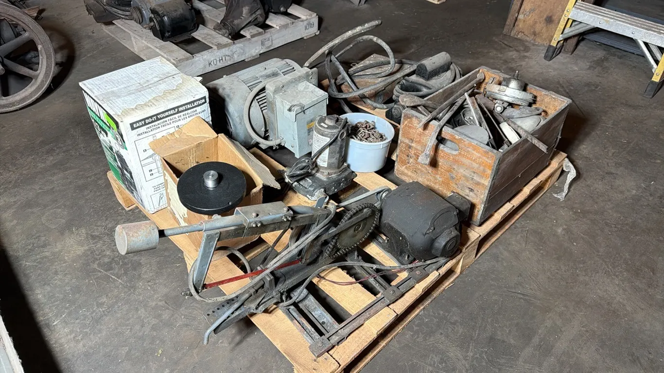 Wayne 1/3hp 3800 gallon per hour submersible pump w/ 5hp elec motor & assorted hardware