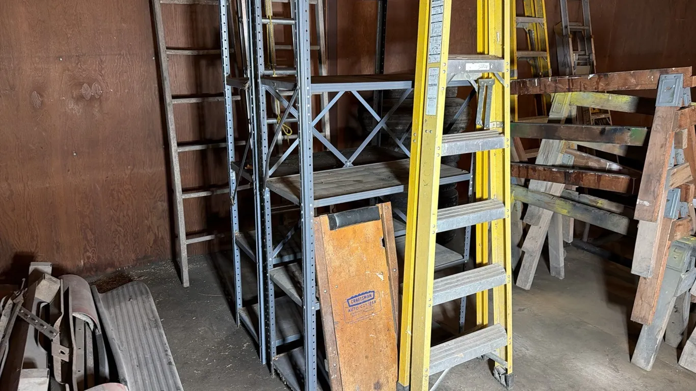 6’ Step ladder w/ creeper & 2) shelves